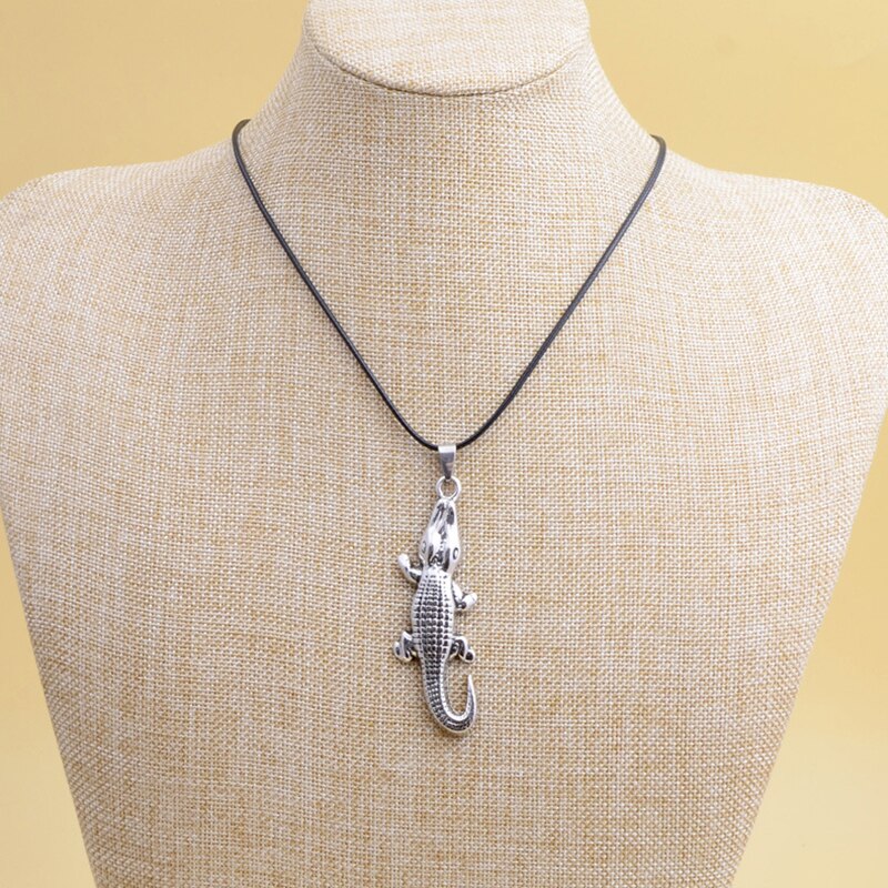Moda bonito e fino titânio aço crocodilo pingente corda colar para senhora