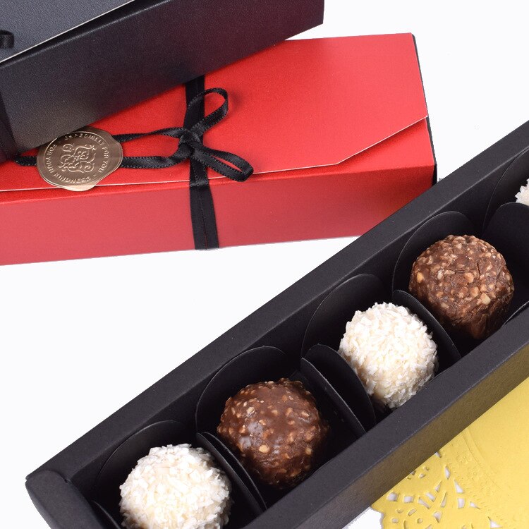 10 stk chokolade æske favoriserer røde sorte æsker til smykker kraft slik papir æske bryllup emballage leverandør sæt bånd