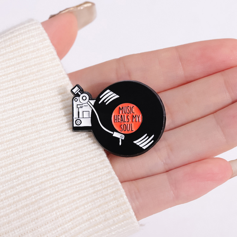 Vintage colored vinyl record shaped alloy drip oil broch fun clothing accessories jewelry