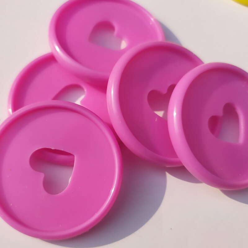 12 Pcs Notebook Paddestoel Gat Knop 360 Graden Flip Liefde Knop Plan Gesp Disc 35 Mm Kleurrijke Hart Plastic Schijf diy Bindmiddel: rose Red