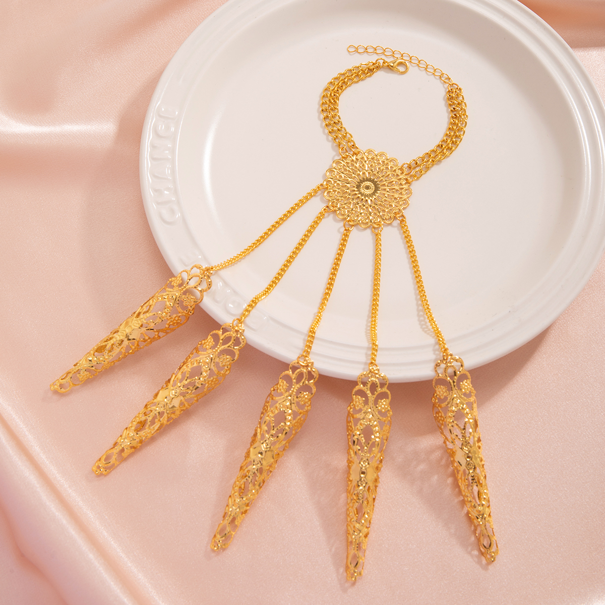Vintage Goth Dubai Indian Hollow Finger Pols Chain Armbanden voor Vrouwen Wo Bridal Punk Nail Ringen Armband Cosplay Hand Sieraden