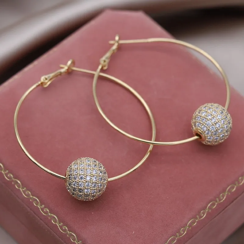 Pendientes giratorios chapados en oro Real para mujer, joyería de coreana, cuentas de circón redondas, accesorios de de graduación de lujo: Rojo