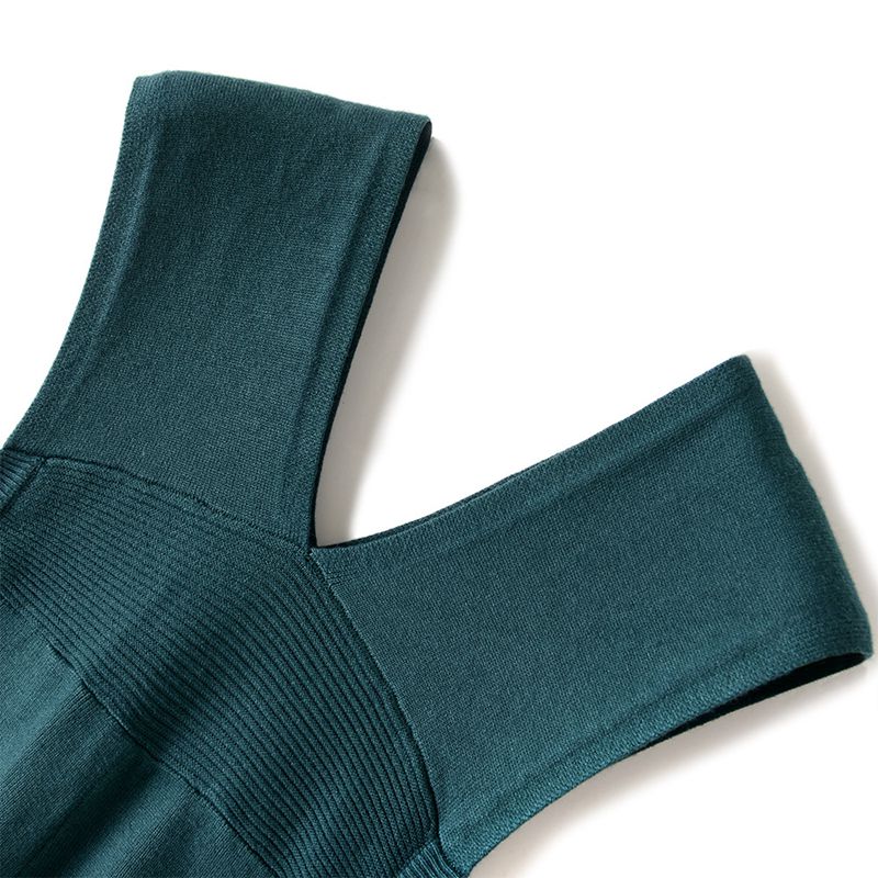 Jumpsuits met één schouder en uitlopende schouderstukken van mesh