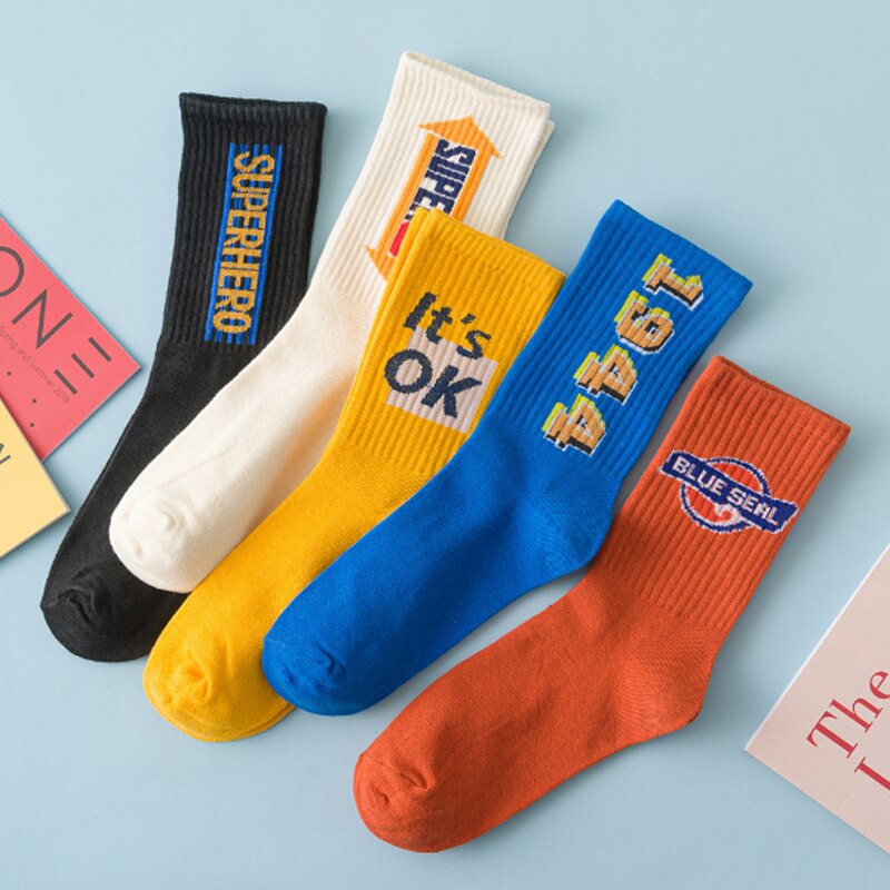 Men and Women Socks Street hip-hop autumn and winter Crew Socks Alphabet College Wind Socks
