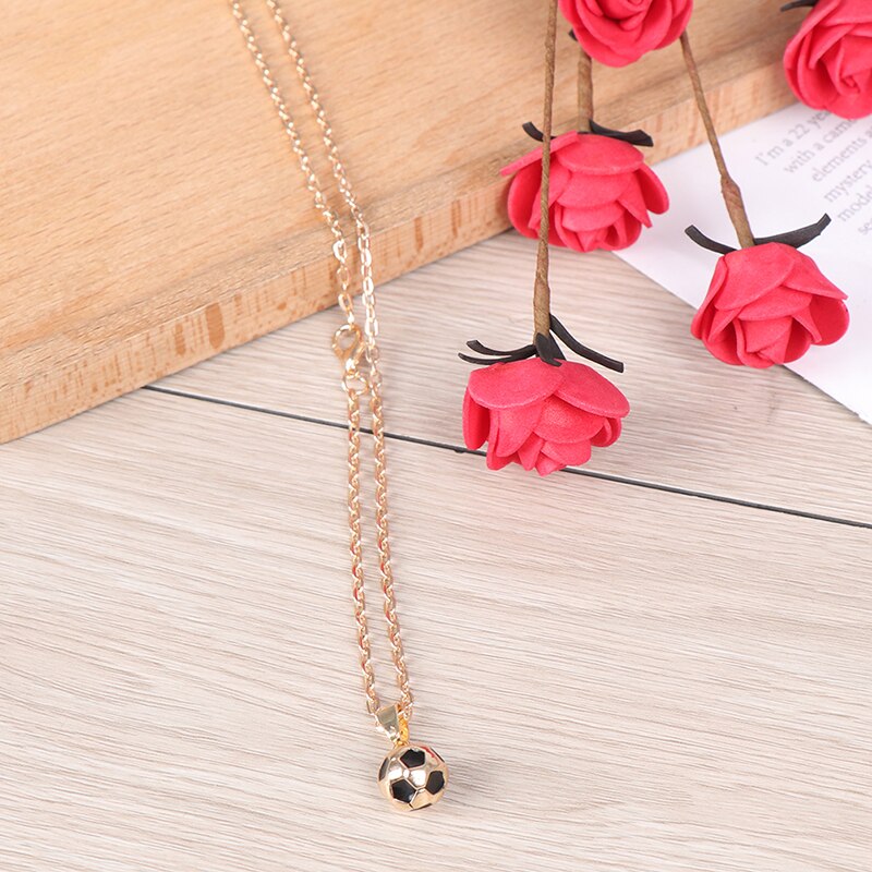 Sportieve Ketting Voetbal Hanger Met Ketting Voetbal Ketting Mannen/Vrouwen Sport Bal Sieraden Goud/Siliver Kleur: gold