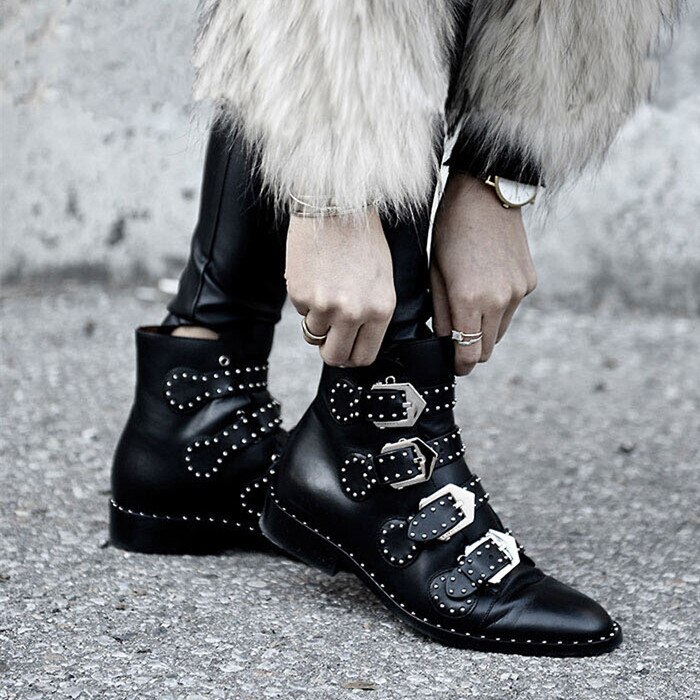 Bottines en Faux cuir à Rivets, sangles à boucle, talon épais, bottines noires pour femmes, bottes de moto décorées de clous