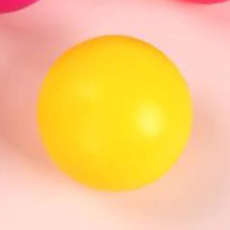 4.5cm pind væg bold anti stress bold klæbrig squash bold sugning klæbrig mål bold fangst kaste bold voksne børn squishy legetøj: Gul