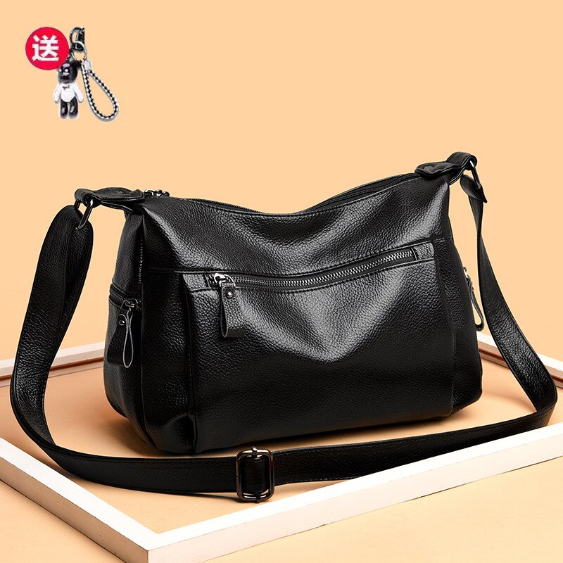 Koreaanse Leisure Een Schouder Messenger Bag Voor Vrouwen Zachte Lederen Tas Voor Middelbare Leeftijd En Oude Vrouwen: Black Bear Pendant