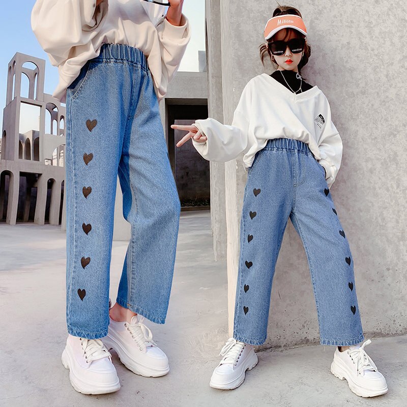 Primavera 2021 abbigliamento per bambini Casual Jeans larghi in Denim ragazza bambino stampa cuore pantaloni in cotone blu pantaloni a gamba larga 4 6 8 10 12Y