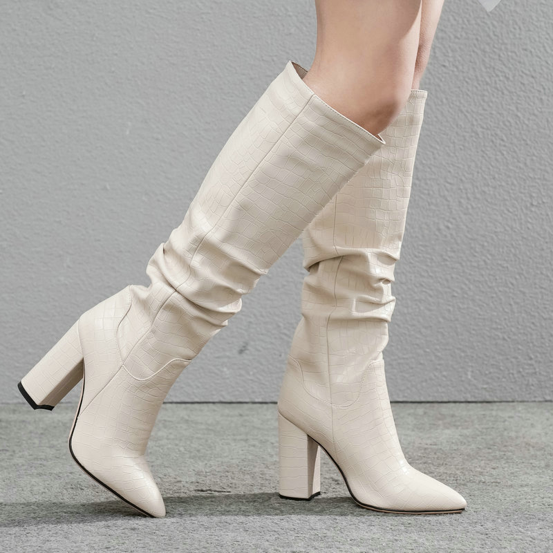 Bottes de créateur Faux cuir à talons hauts pour femmes, chaussures de créateur à bout pointu plissées, bloc épais, longues, hiver