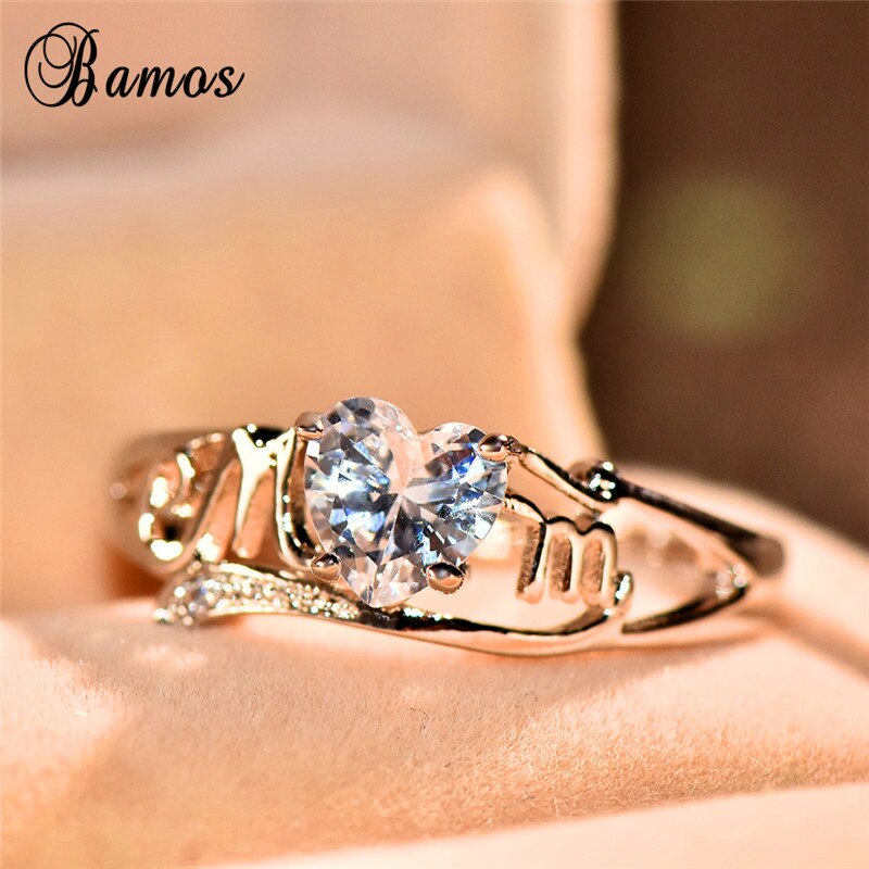 Luxus Weiblichen Liebe Herz Ring Romantische MOM Brief Engagement Ring Mutter der Tag Silber Farbe Hochzeit Ringe Für Frauen