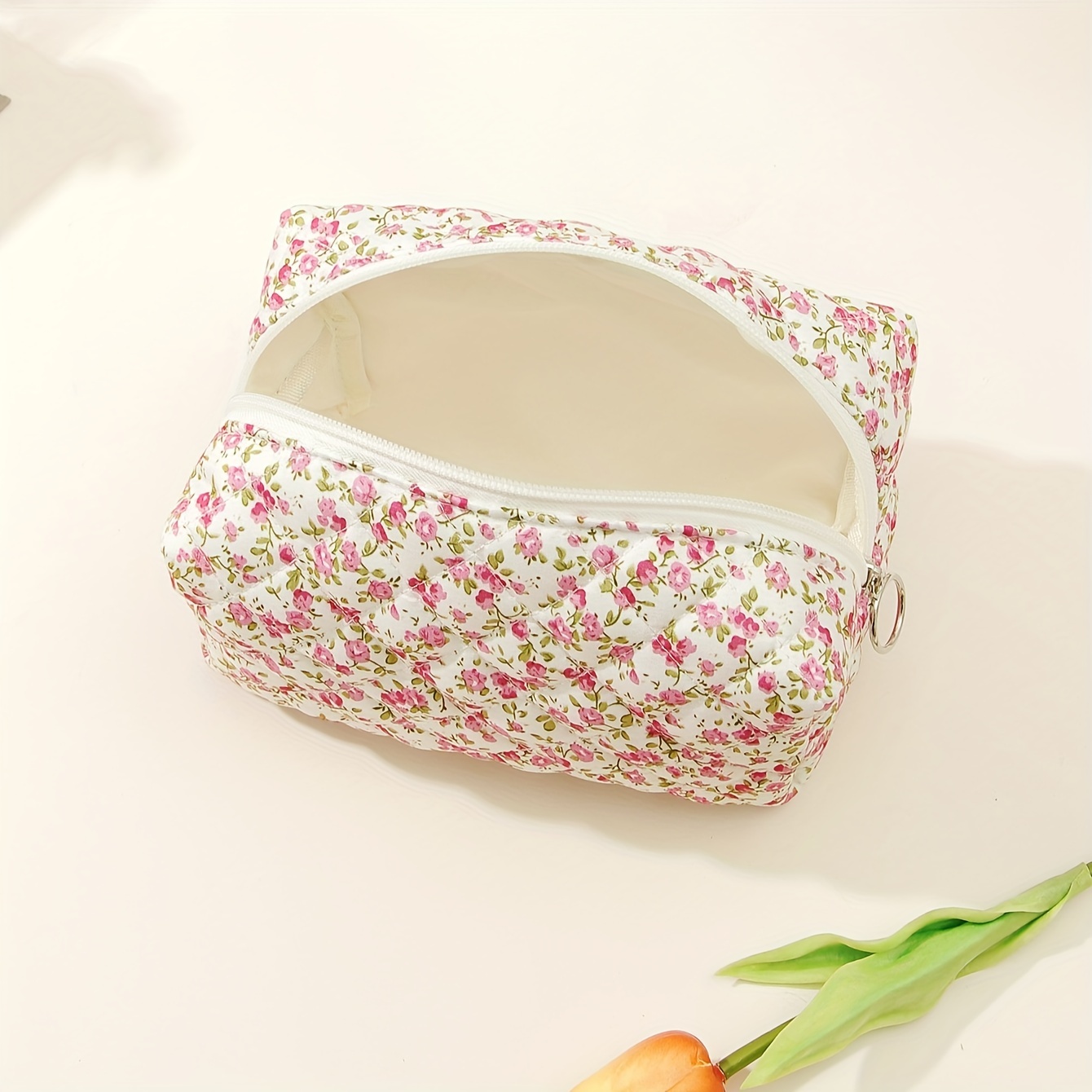 Quilted Makeup Bag Floral Cosmetic Bag Aesthetic Cute Travel Toiletry Bag Organizer cotton Makeup Brushes Storage Bag