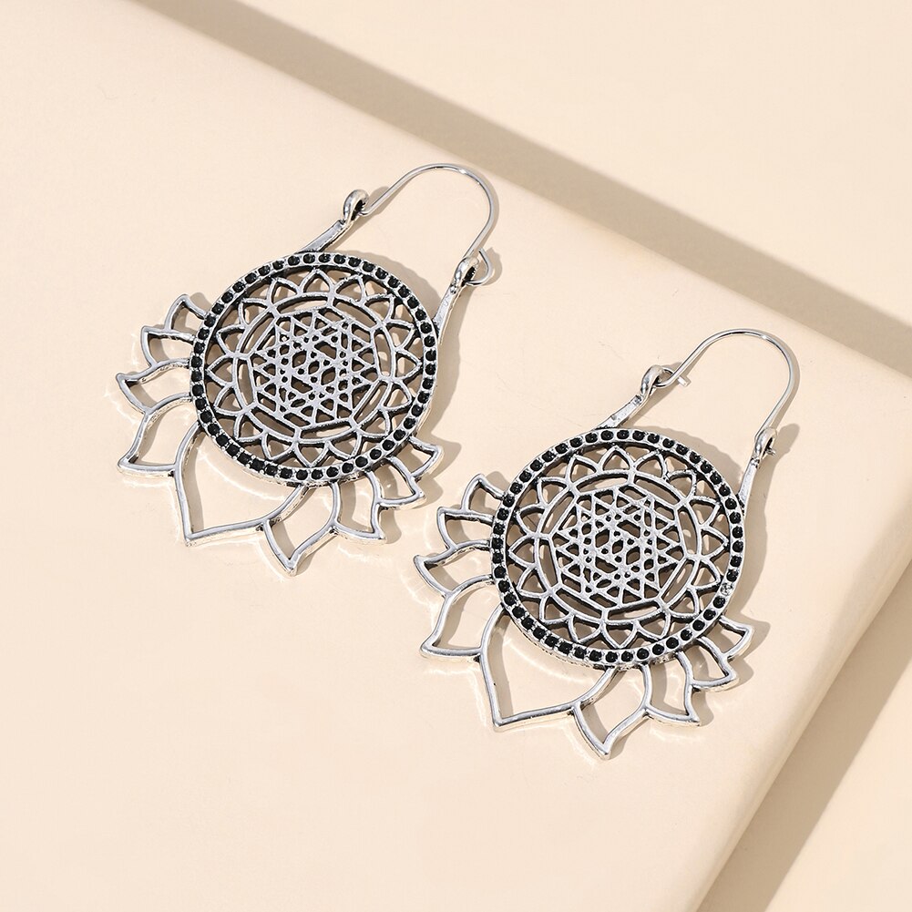 Mode Vrouwen Zonnebloem Shape Hol Graveren Legering Oorbellen Sieraden