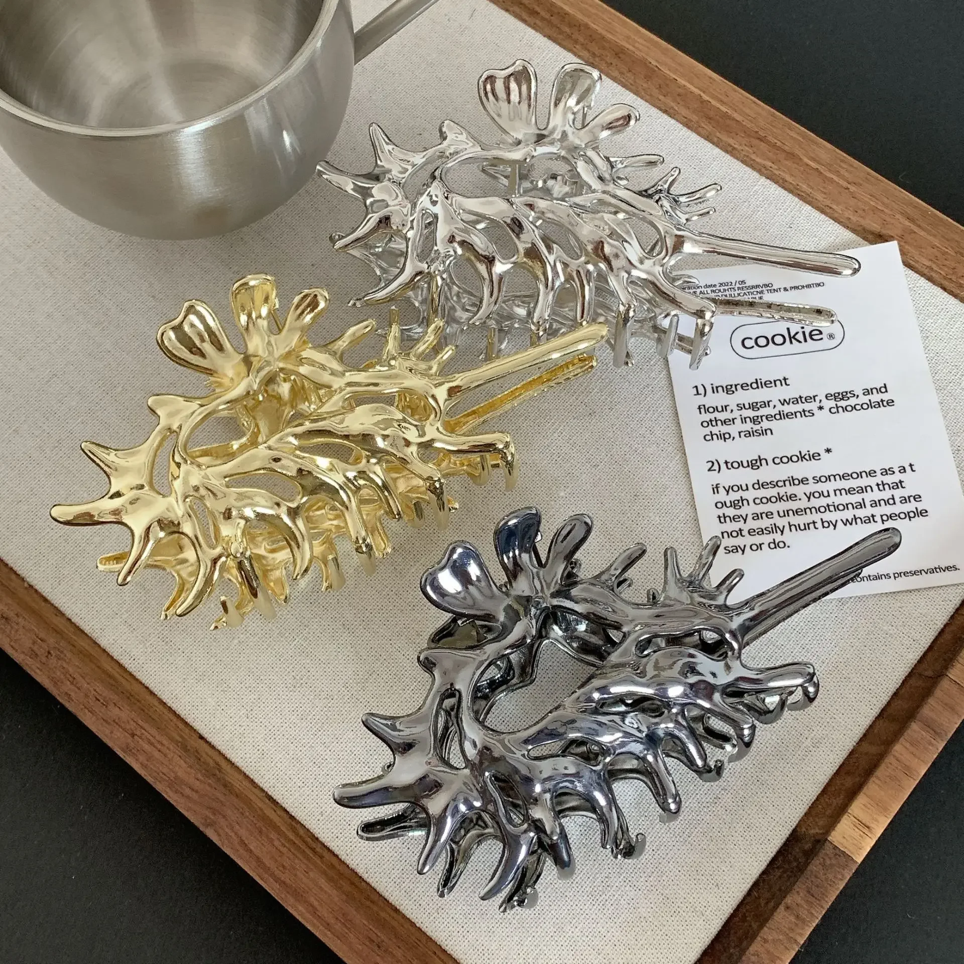 Creativity Unique Colorful Alien Metal Conch Hair Claws for Women Girl Y2K Hollow Headwear Shell Crab Hair Clip Hair Accessories