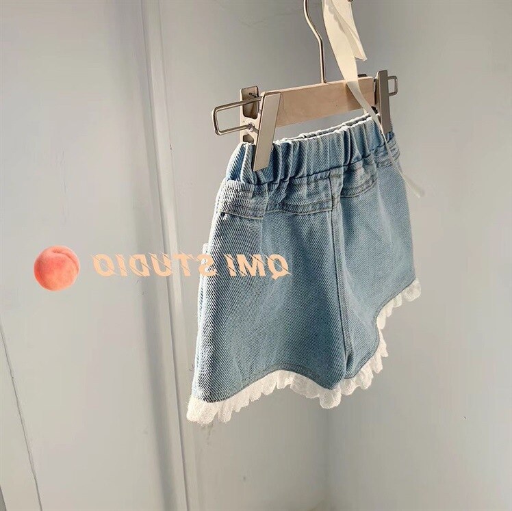 Pantaloncini di jeans carini in pizzo per ragazze estive abbigliamento per bambini in felpa comodi pantaloncini di jeans morbidi pantaloni caldi in cotone pantaloncini con volant 2-7 anni