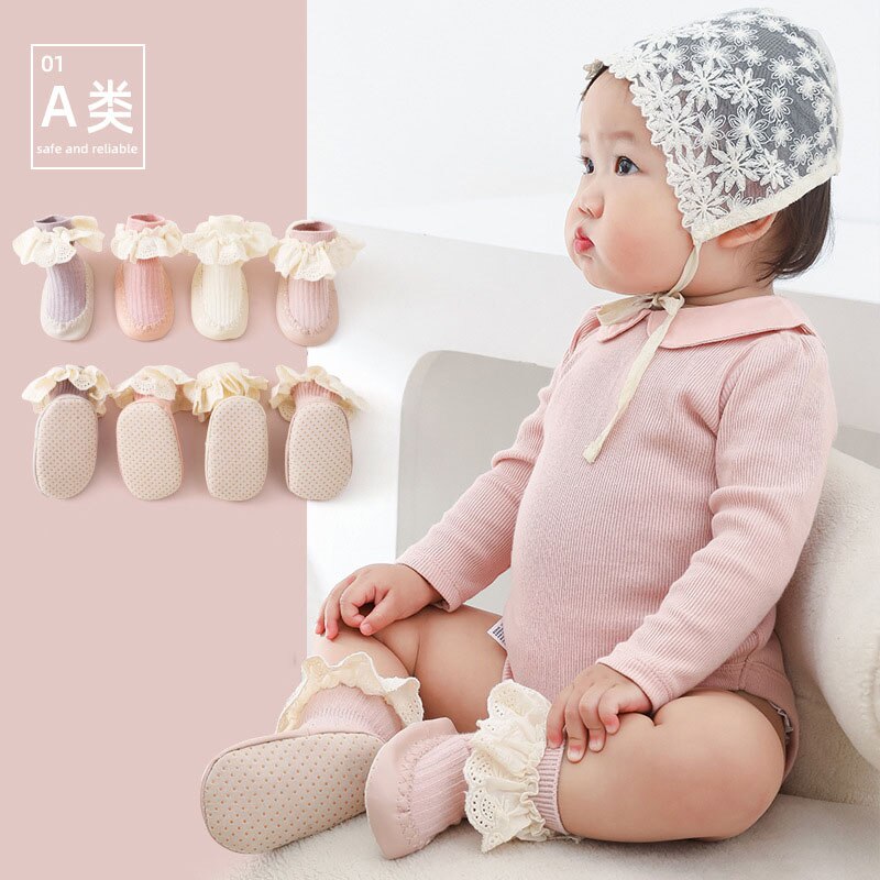 Calcetines con suela de cuero antideslizante para niña, zapatos y calcetines para bebé, medias de encaje para niña pequeña, de princesa, novedad, Otoño e Invierno