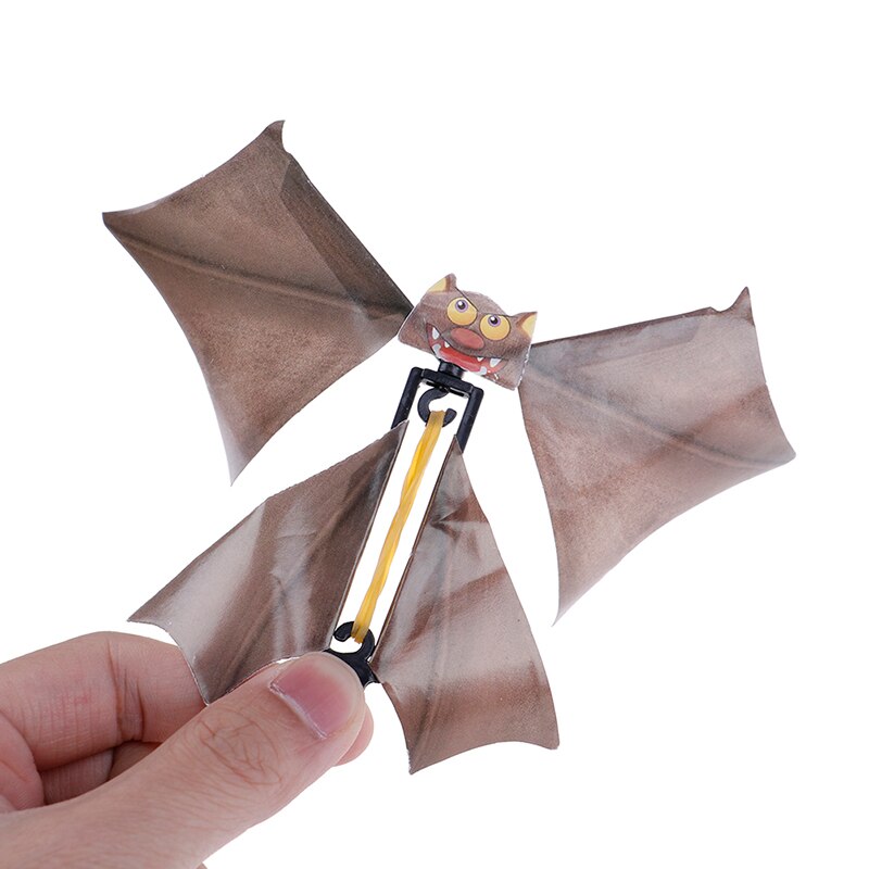1PC Kunststoff Magie Fliegende Fledermaus Klassische Magie Tricks Halloween Party Spaß Spielzeug 11x14cm
