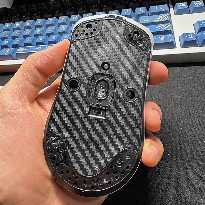 1-teiliger staubdichter Aufkleber mit Mausboden für Fnatic x Lamzu Maya X / Maya, staubdichte Aufkleber aus klarem schwarzem Kohlefaser: Dunkelgrau