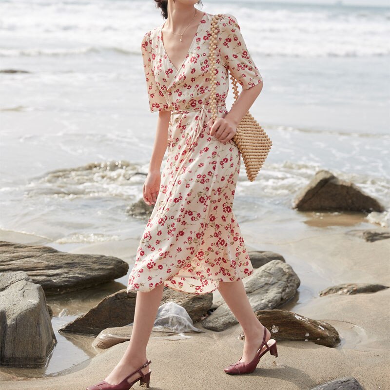 Tela de gasa con flores rojas para vestido, Material de costura para ropa de mujer, color Beige, medio metro, T1413