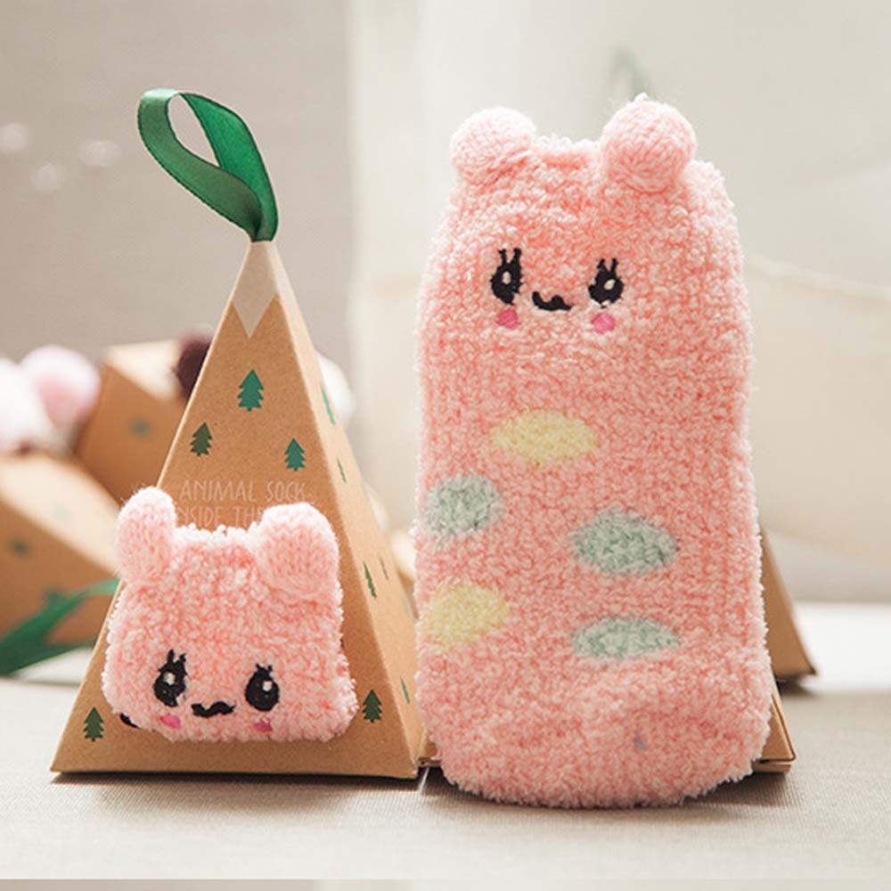 Bonito dos desenhos animados meias curtas primavera e inverno crianças bebê meias quentes adorável presente anti-skid chão menina menino boxed meia coral veludo: Rabbit