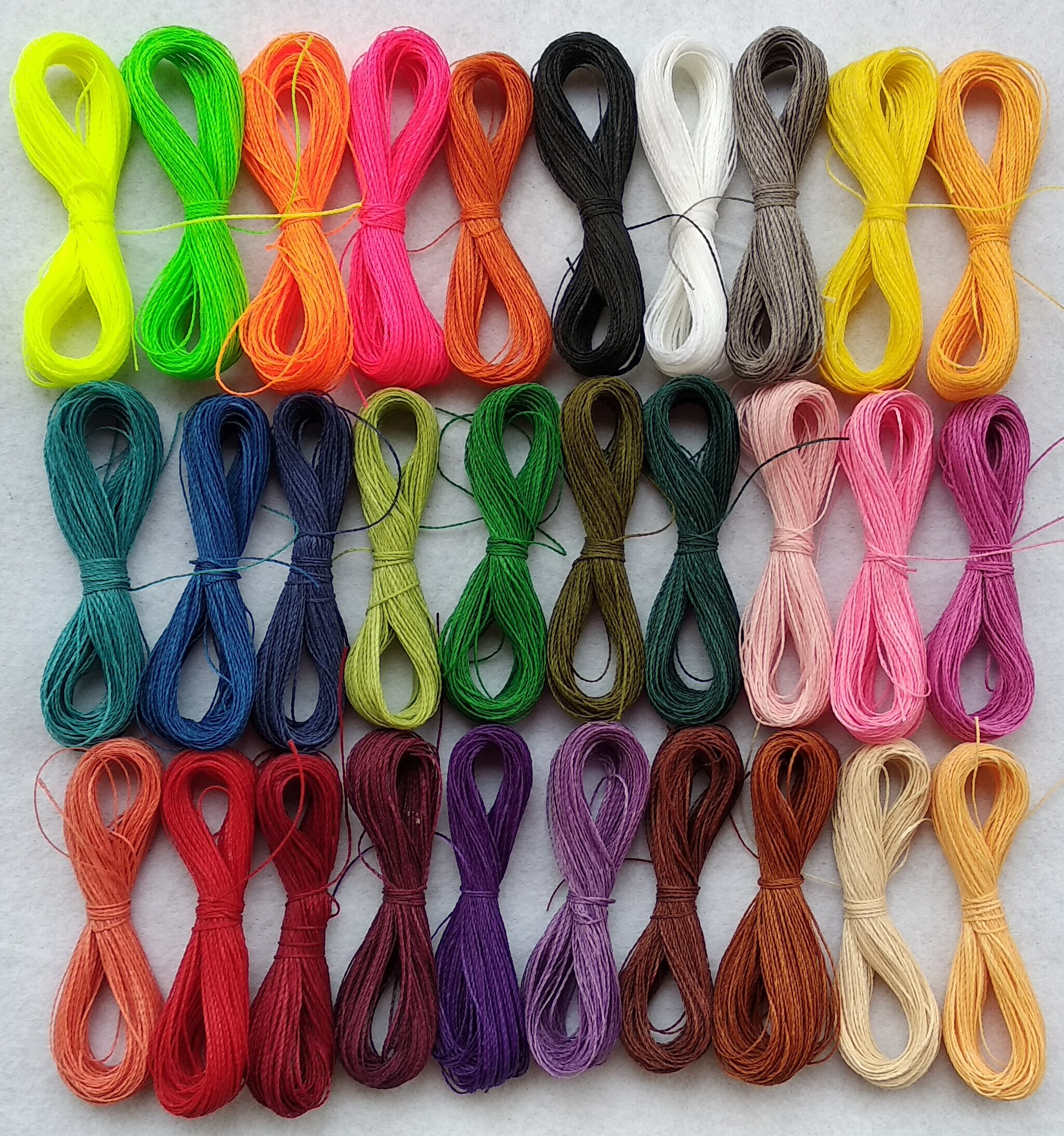 Linhasita kit hilo encerado 0,5 mm diámetro 30 colores, hilo para coser, hilo para hacer pulseras, macrame, micromacrame, DIY, hilo para hacer pulseras, macrame, hilos de coser, bordado, costurero, hilo, hilos, bordar