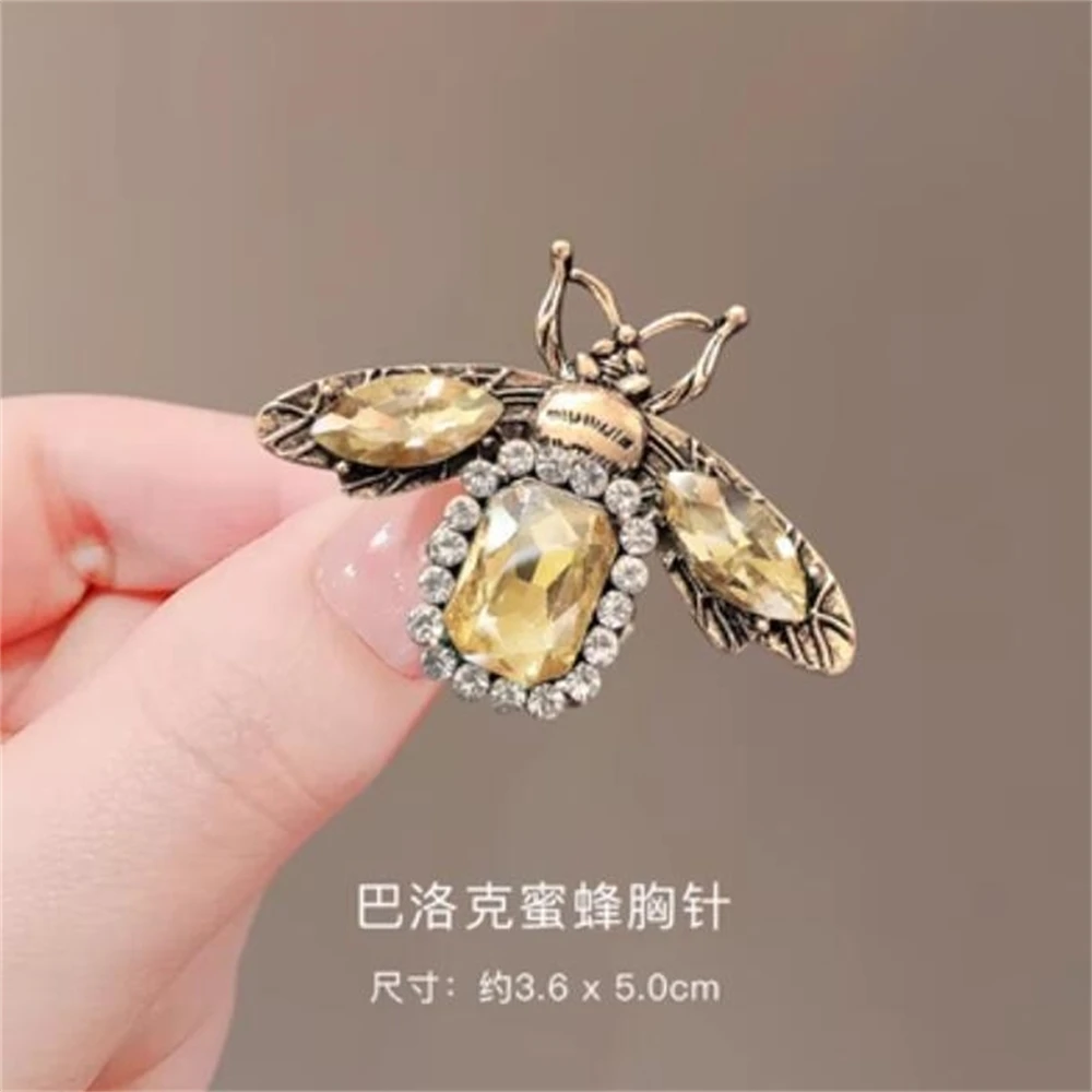 Crystal Turtle Brooches Vintage Metal Lapel Pin for Women Hat Scarf Backpack Badge Marine Animal Protection Souvenirs: Light Yellow Color