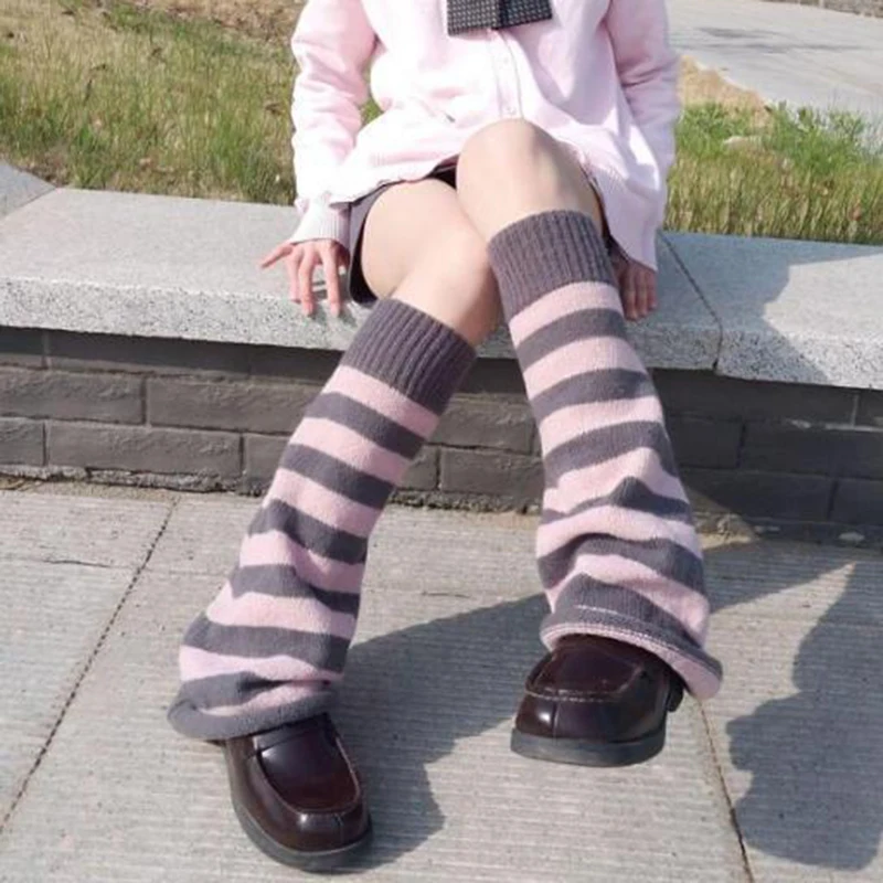 Naisten raidalliset säärystimet lolita pitkät sukat neulotut leggingsit japanilaiset makeiset talvisukat kawaii käsivarren nilkan lämmittimet tyttö: Ruskea