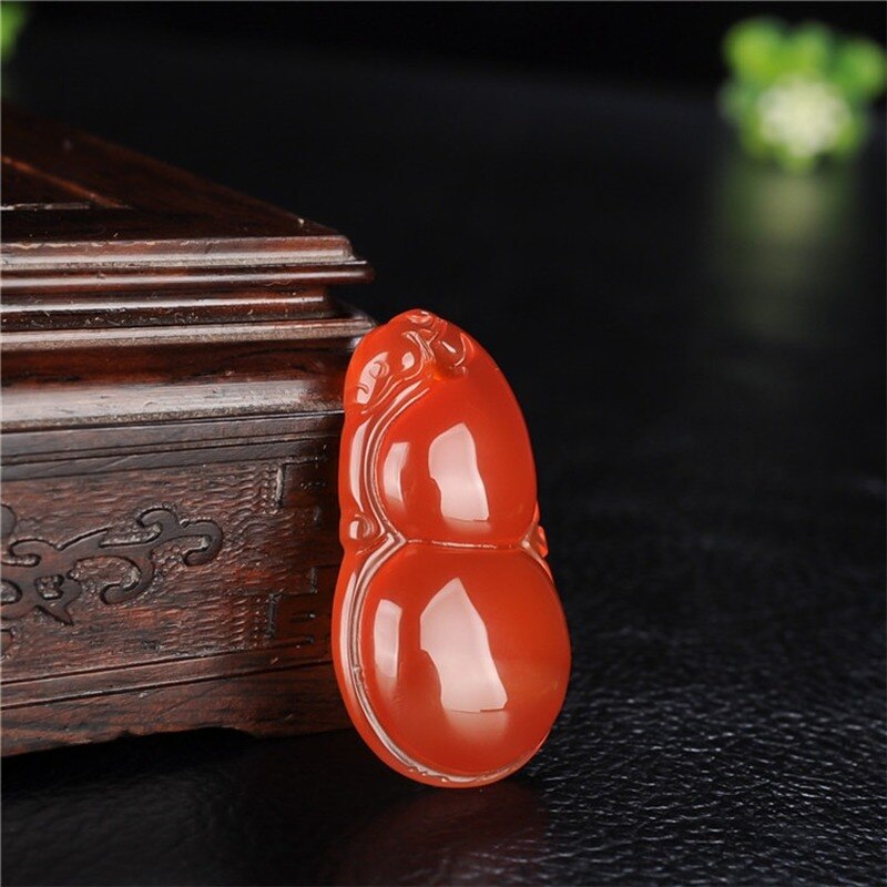 Natural green chalcedony hand-carved small pumpkin pendant boutique jewelry men and women green agate necklace: 3