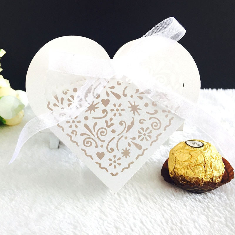 50 Pcs Sweet Box Hollow Liefde Hart Snoep Dragee Bloem Box Wedding Party Bags Verpakking Chocolade Warpping Papier tassen