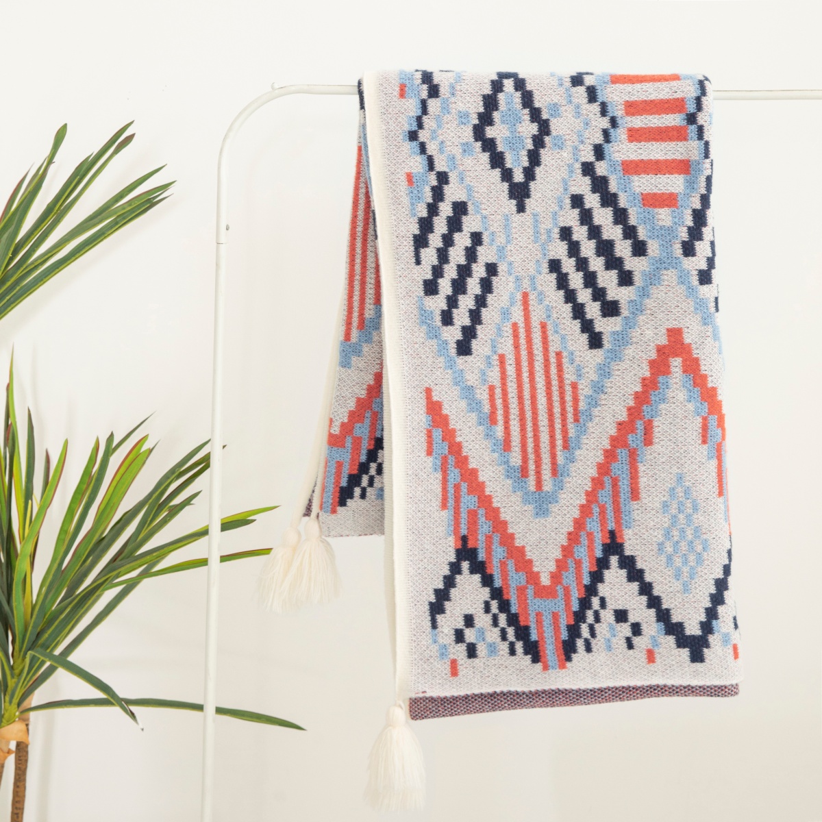 Kleurrijke geometrische gebreide deken met kwastjes voor verschillende toepassingen, stijlvolle gebreide deken: perfect voor stoel, bed en reizen