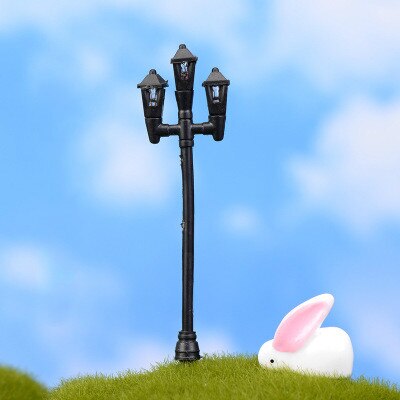 1pcs Miniature Streetlights Cute Resin Crafts Decorations Fairy Gnome Terrarium Christmas Party Garden Random Style: C