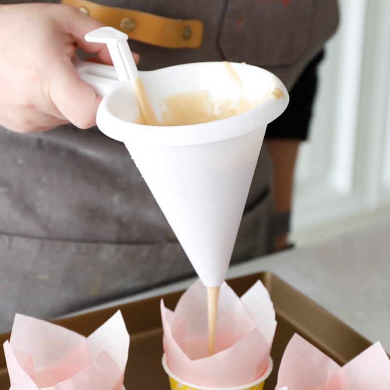 1Pc Kitchen DIY Convenient Chocolate Candy Icing Funnel Mold White Foodgrade Plastic Pancake Cream Batter Dispenser Baking Tool1