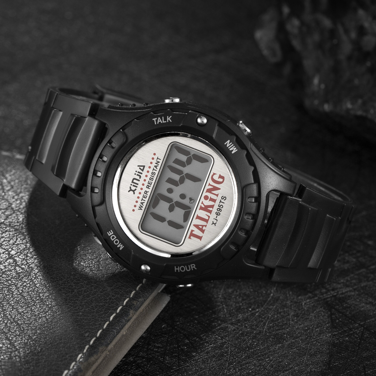 Montre parlante russe montres de sport électroniques numériques 695TN