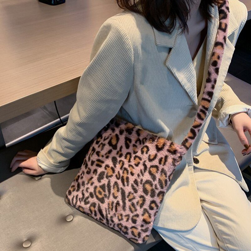 Winter Shoulder Bag Female Leopard Female Bag Chain Large Plush Winter Handbag Messenger Bag Soft Warm Fur Bag: Color 3