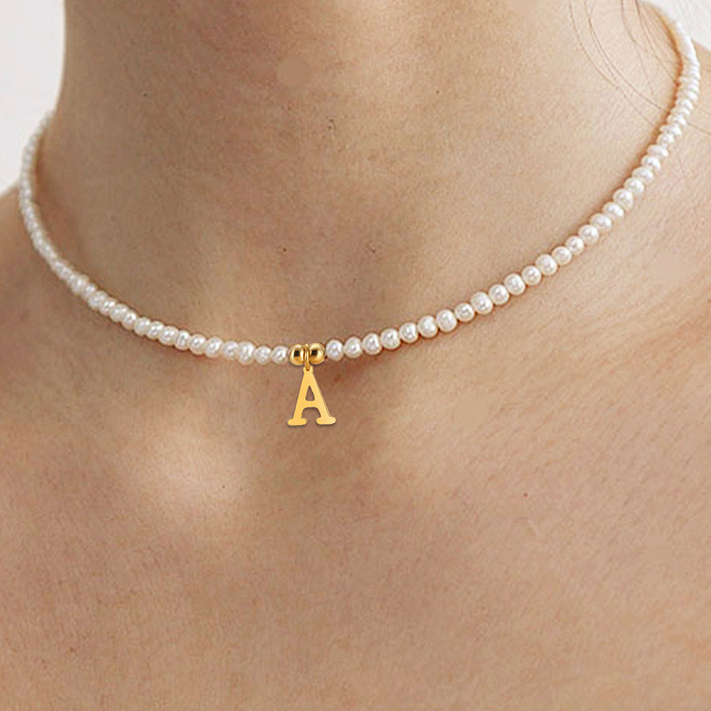 Gouden Letters Initial Hanger Ketting Diy Naam Gesimuleerde Parels Kralen Kettingen voor Vrouwen Parel Vrouw Choker Sieraden: Licht Geel Goud Kleur
