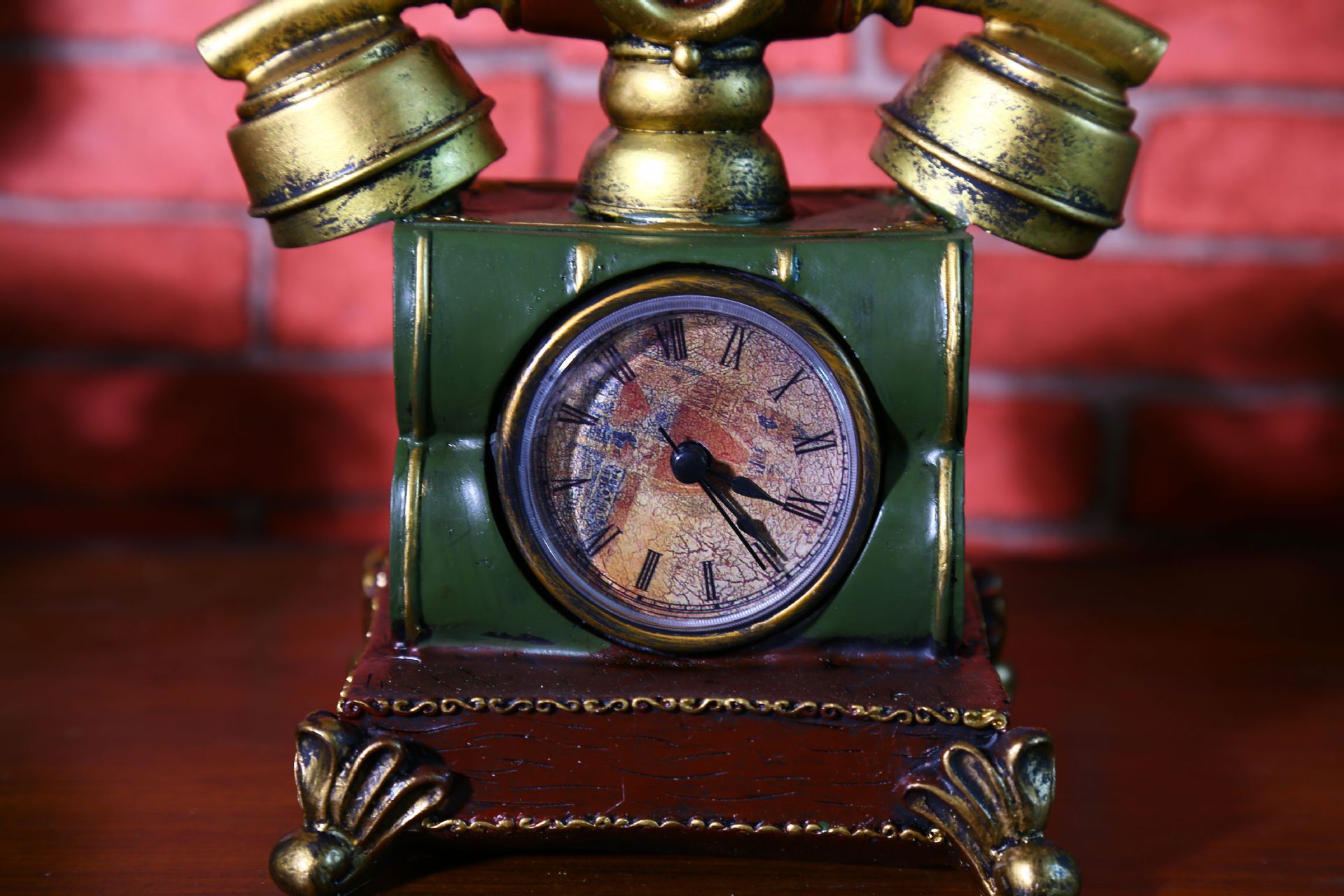 Retro Telephone Style Vintage Desk Clock Shabby Chic Vintage Table Clock Piggy Bank Resin Crafts 15*13*12cm