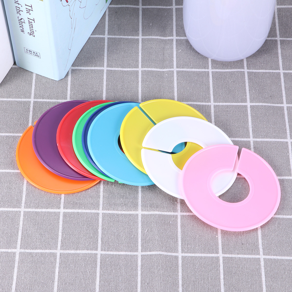 30 Pcs Plastic Clothing Size Dividers Round Closet Dividing Rings Convenient Clothes Sorting Ring (Mixed Patter)