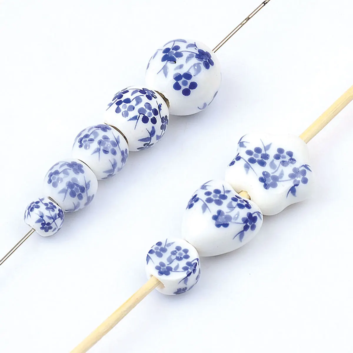 Cuentas redondas de cerámica redondas, estrellas, flores, corazón, azules y blancas para fabricación de joyería, cuentas sueltas DIY, pulsera, collar, accesorios de dijes
