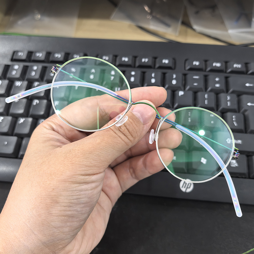 danesa, montura de gafas redonda pequeña sin tornillos para hombres y mujeres, gafas de titanio, monturas de borde de aire, gafas ultraligeras: Verde militar