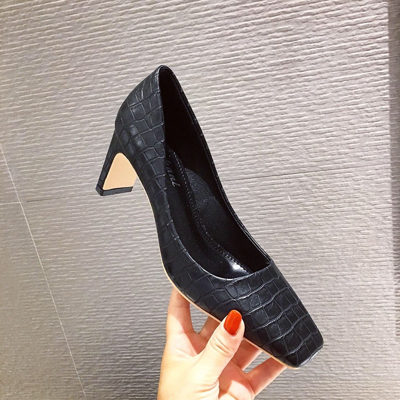 Höst vår kvinnor pumps fyrkantig tå chunky höga klackar pu ormtryckt läder dagliga skor kontorsarbete pumps 4 färger: Svart / 6