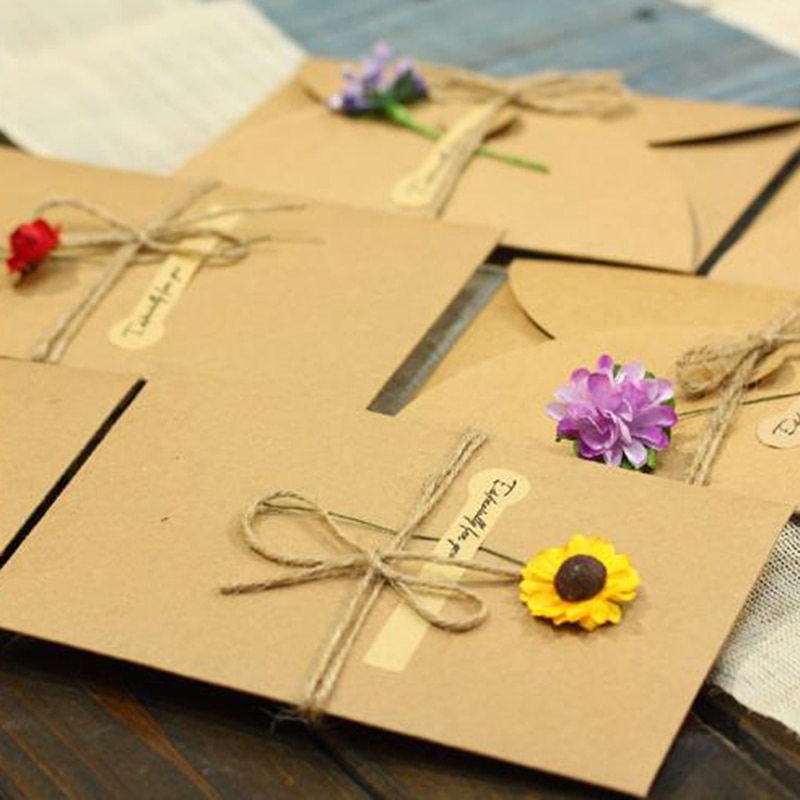 1Pc Retro Diy Kraftpapier Uitnodiging Wenskaart Met Envelop Handgemaakte Droge Bloem Bruiloft Uitnodiging Enveloppen