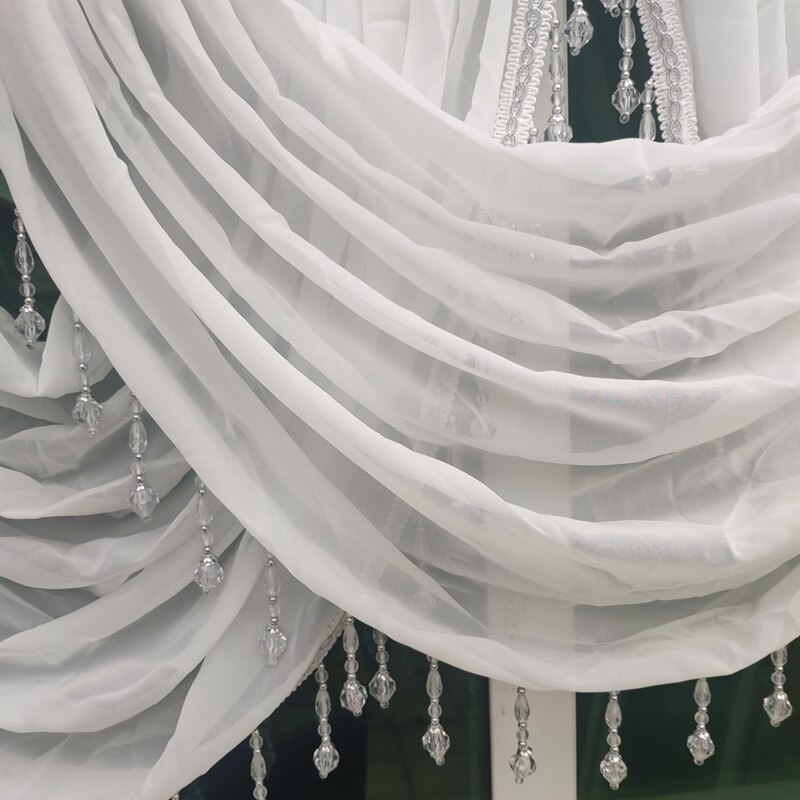Elegante Witte Gaas Gordijn. Crystal Kwasten Versierd De Gordijn. Drape Water Rimpel Gordijn