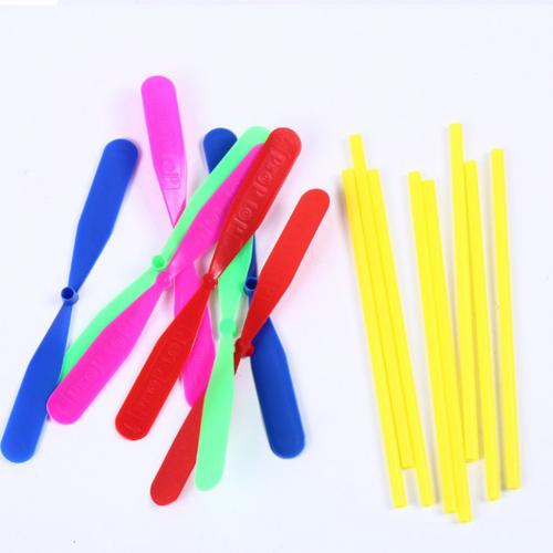 100Pcs Plastic Bamboe Libelle Vorm Hand Push Vliegende Propeller Outdoor Sport Game Kids Toy Roterende Vliegende Pijl: Default Title