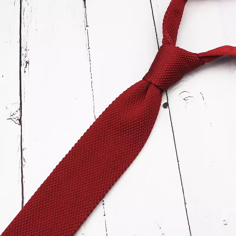 Jednokolorowe krawaty z dzianiny w kolorze khaki dla mężczyzn 6CM Wąskie brytyjskie krawaty na szyję dla kobiet College Student Knitting Neck Tie Cravat: Czerwony