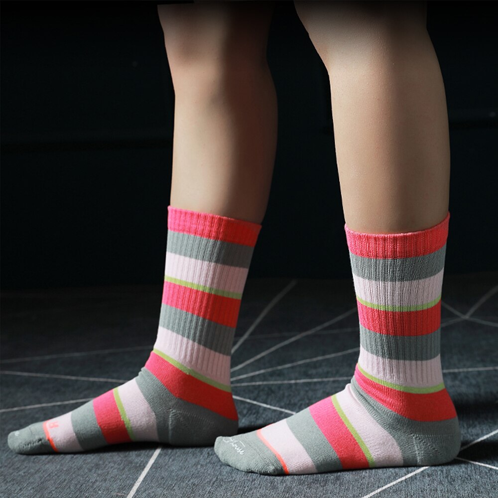 Kobiety profesjonalne oddychające skarpety sportowe nadruk paski robić biegania joga absorpcja potu skarpety bawełniane białe antypoślizgowe 1 para