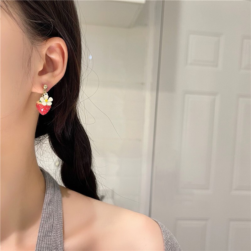 1Pair Delicate Red Strawberry Pink White Alloy Flower Dangle Earrings for Women Girls Sweet Cute Earrings Jewelry