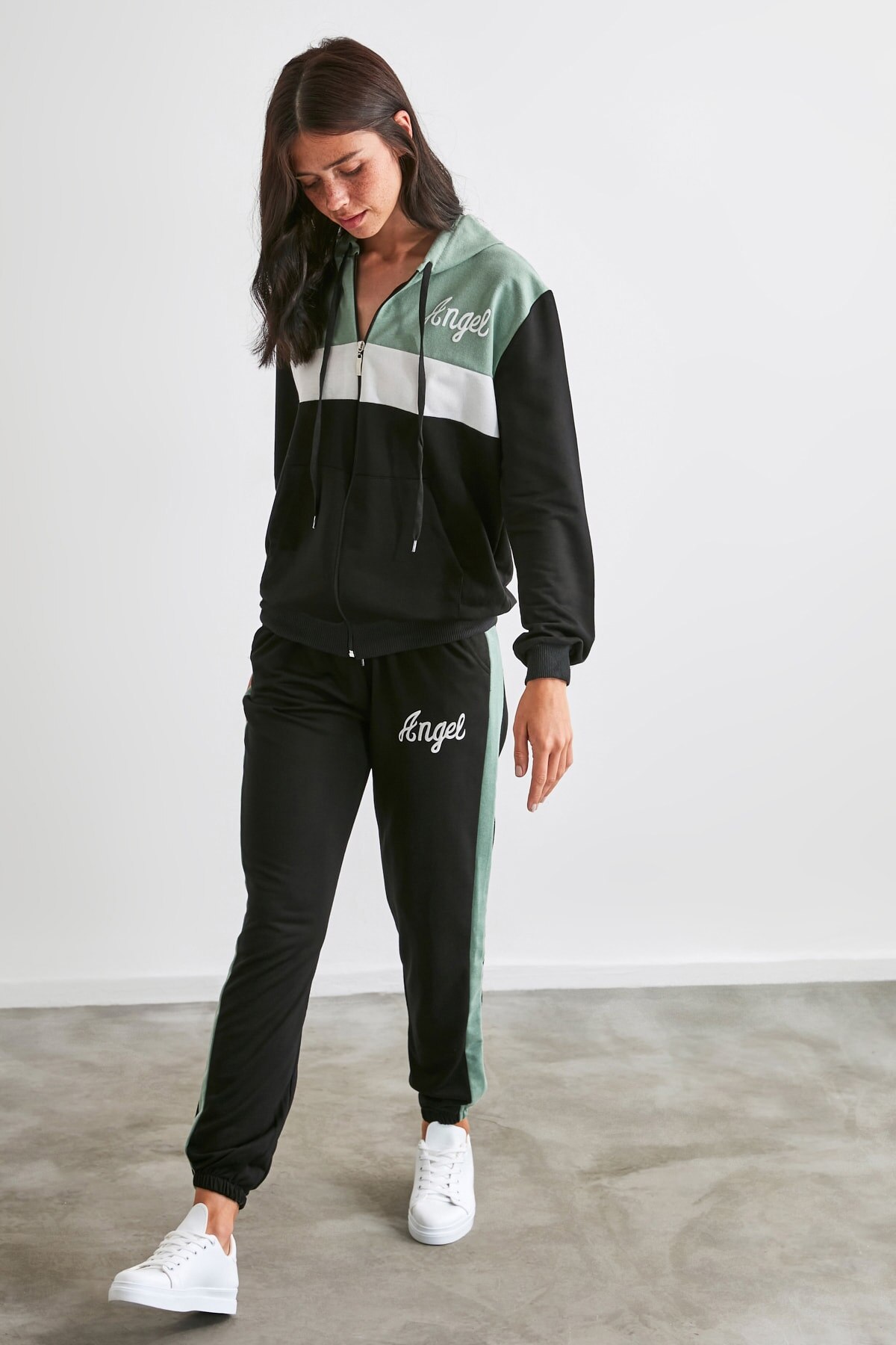 Trendyol Printed and Hooded Knitted Tracksuit Set TWOAW21EM0040