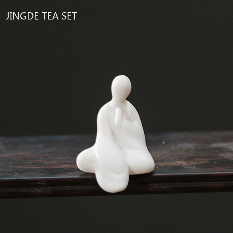 Chinesisch Weiß Porzellan Tee Haustier Mini Fingerspitze Buddha Mönch Statue Ornamente handgefertigt Keramik Kunsthandwerk Heimat Tee einstellen Dekoration