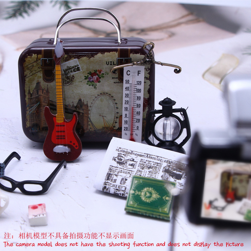 1:12 Mini DIY Kamera Buch Koffer Gitarre Glas Puppenhaus Miniatur Reise Bausatz freundlicher vorgeben Spielen Spielzeug Möbel Zubehör