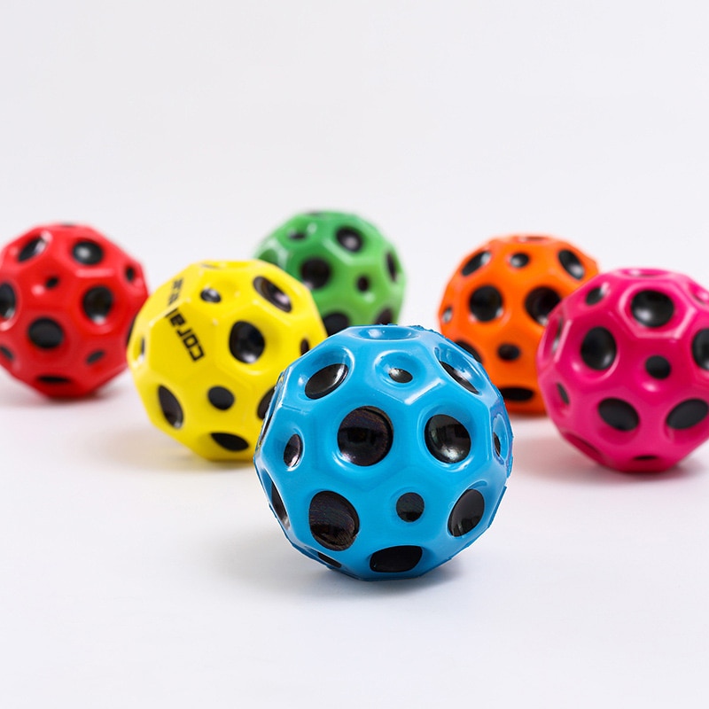 6cm mini högelastisk solid pu skum fotboll träning hål boll för att lindra stress fidget leksak elastisk boll moon ball för barn